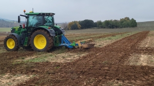 Tractor autodirigido mediante GPS y antena RTK