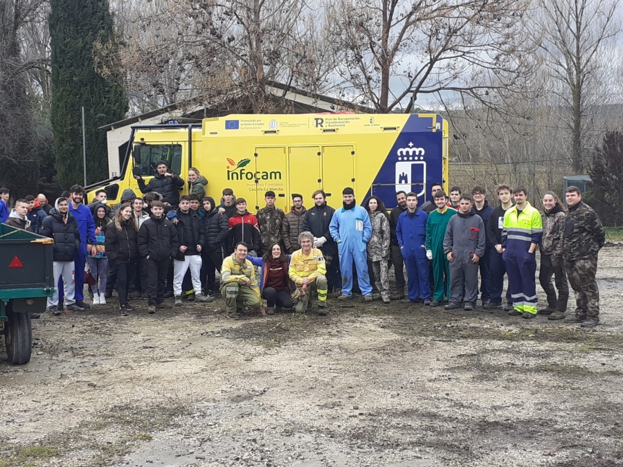 Visita autobomba a las instalaciones de Albaladejito